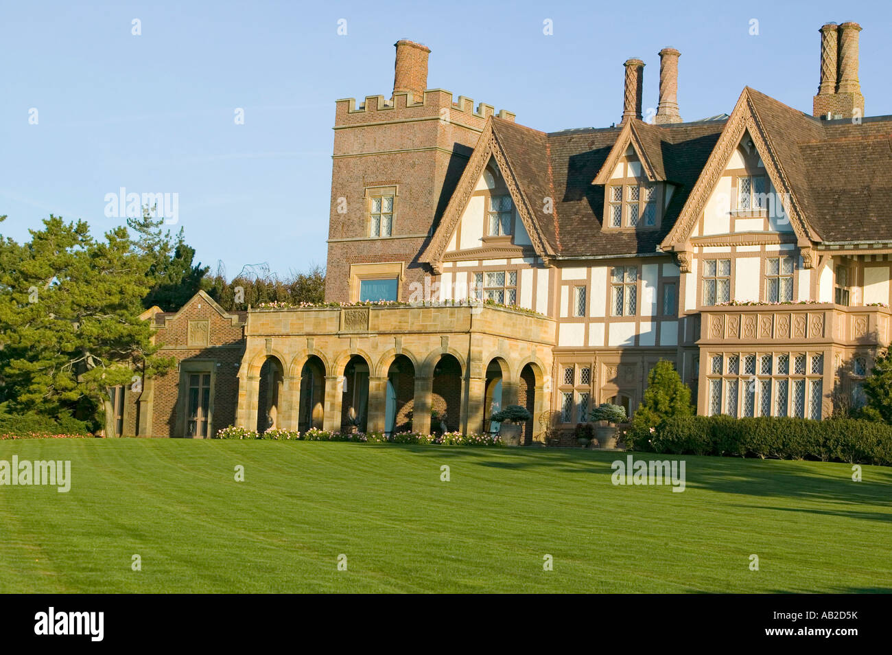 Rough point mansion hi-res stock photography and images - Alamy