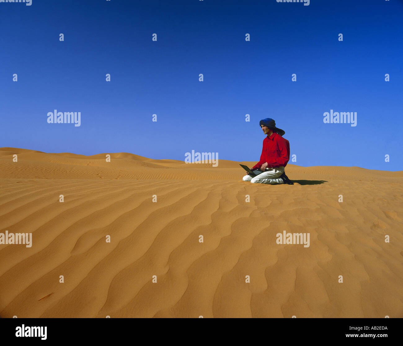 Laptop computer on desert sand hi-res stock photography and images - Alamy