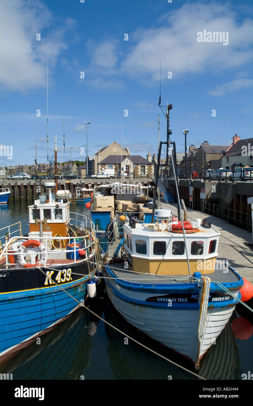dh Kirkwall harbour boat KIRKWALL ORKNEY Fishing boats alongside quayside Stock Photo