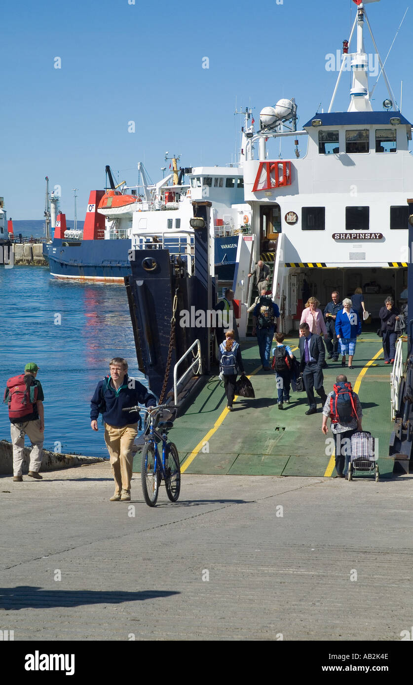 dh Kirkwall harbour KIRKWALL ORKNEY People embarking and disembarking from MV Shapinsay Shapinsay ferry Stock Photo