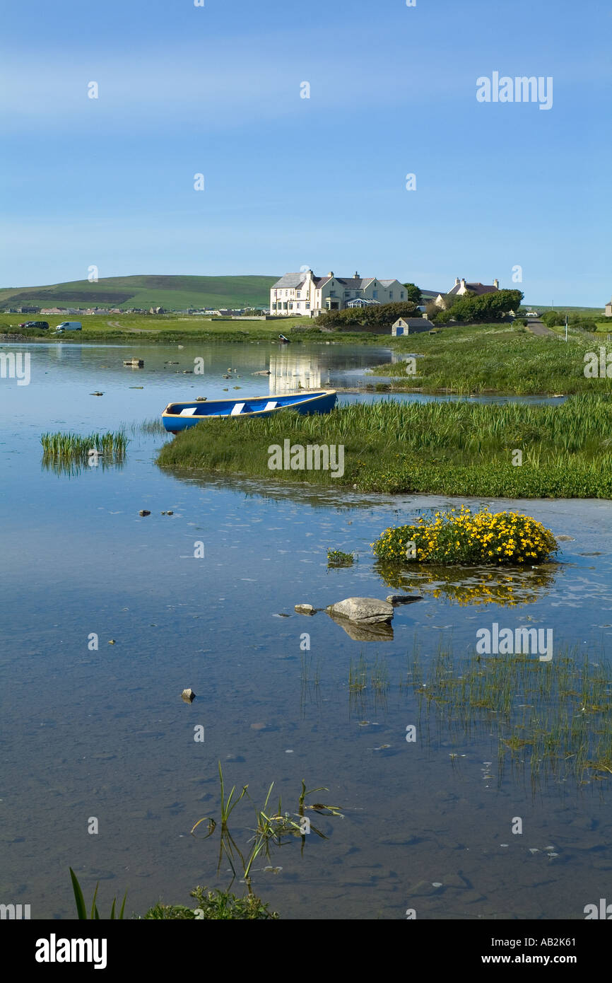 dh Loch of Harray HARRAY ORKNEY Anglers fishing boat on shore and Merkister Hotel Stock Photo