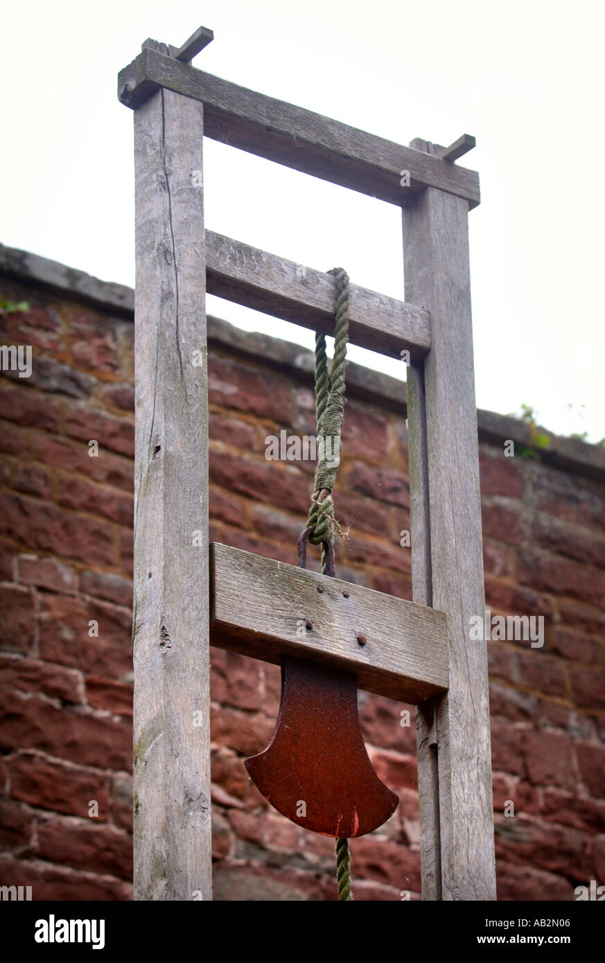 A HALIFAX GIBBET EXHIBITED AT LITTLEDEAN JAIL NOW A MUSEUM TO CRIME AND PUNISHMENT NEAR CINDERFORD FOREST OF DEAN GLOUCESTERSHIR Stock Photo