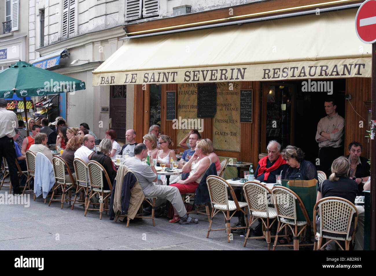 restaurant in paris Stock Photo - Alamy