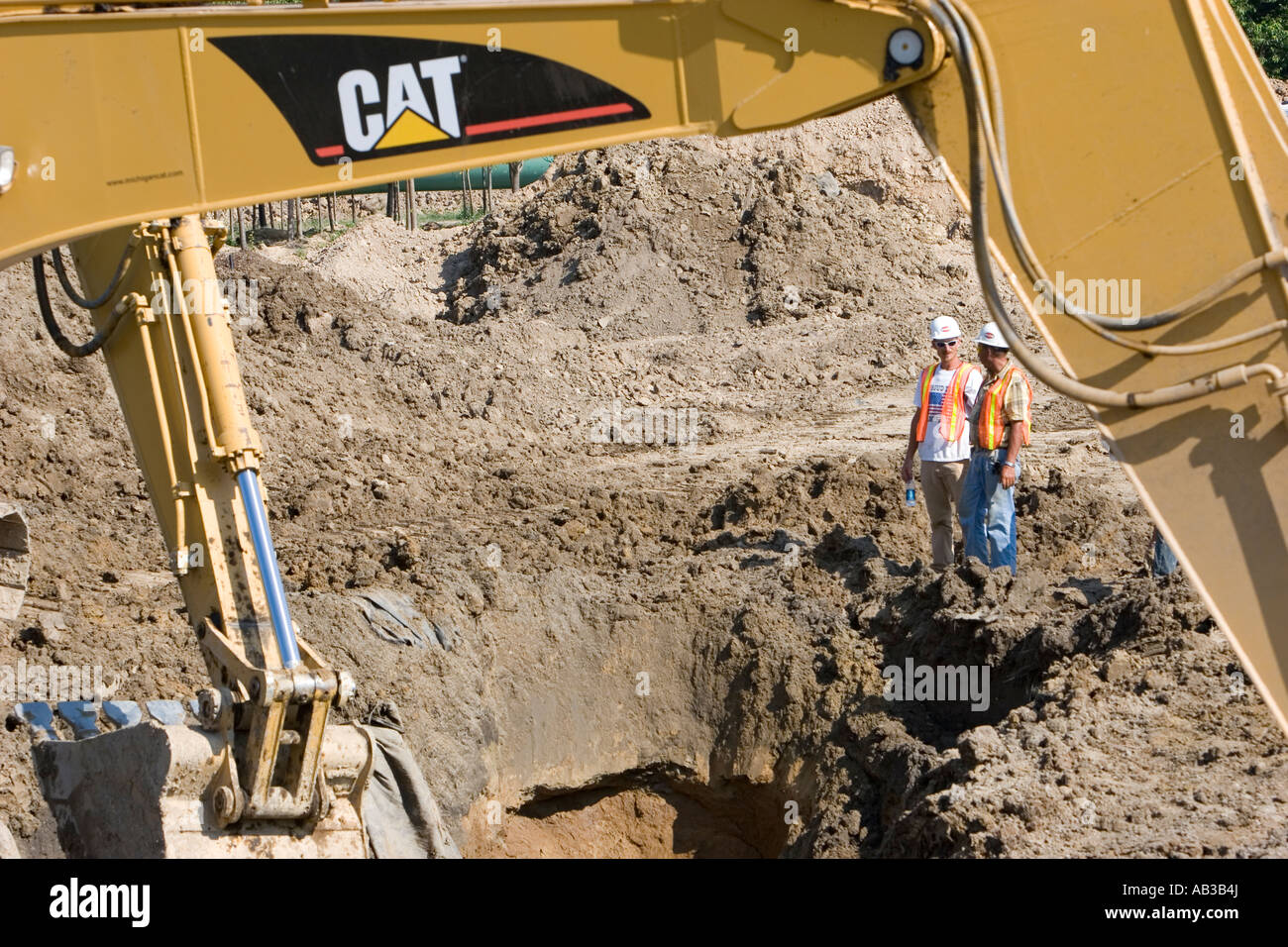 Grand Rapids Michigan Workers build a natural gas pipeline for DTE