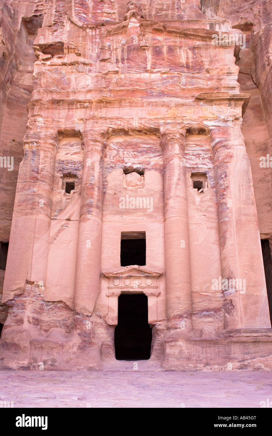 The Urn Tomb one of the Royal Tombs at Petra Stock Photo - Alamy