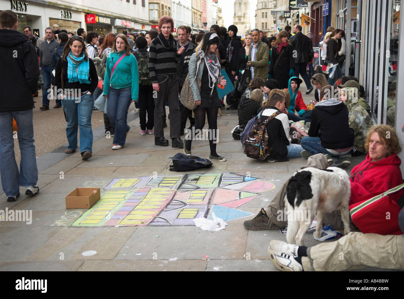 Sidewalk artist with crowds and shopping on Cornmarket Street City of Oxford England UK Stock Photo