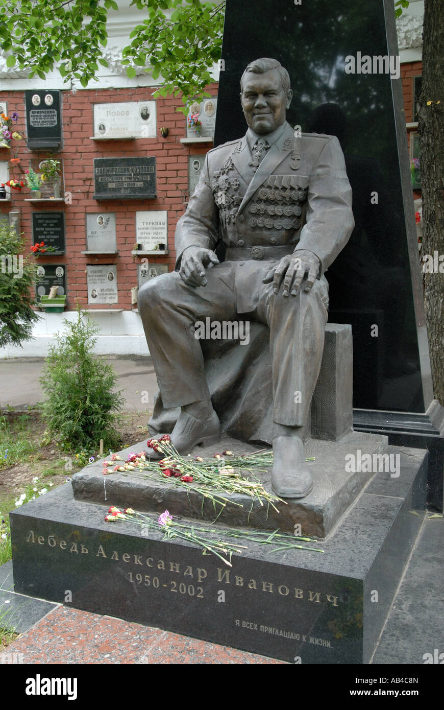 Statue of General Alexander Lebed in Novodevichy Cemetery Stock Photo ...