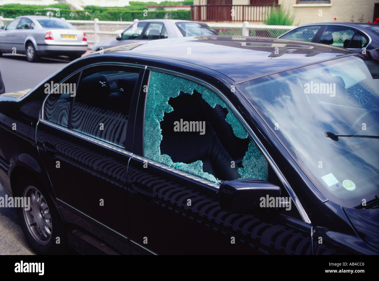 Smashed car window hires stock photography and images Alamy