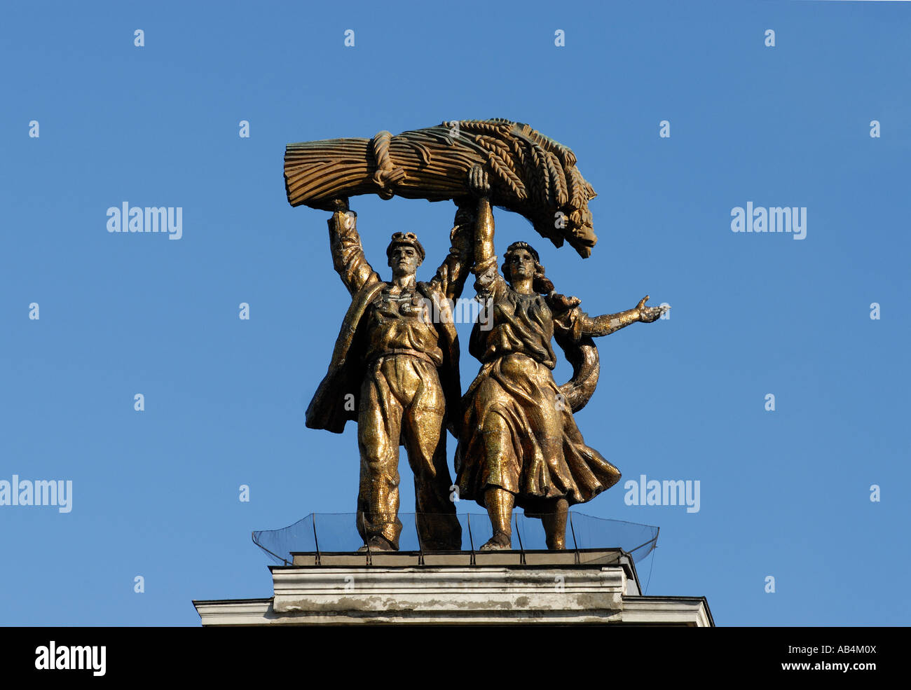 Sovietera statues atop entrance to VVTs, Moscow Stock Photo Alamy
