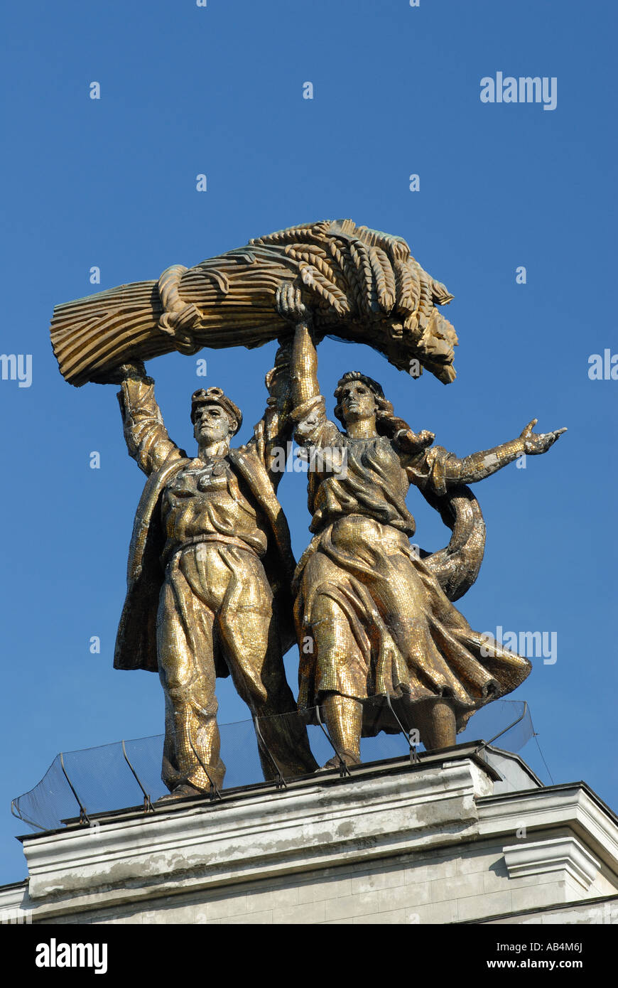 Soviet statues atop triumphal arch, VVTs, Moscow Stock Photo Alamy