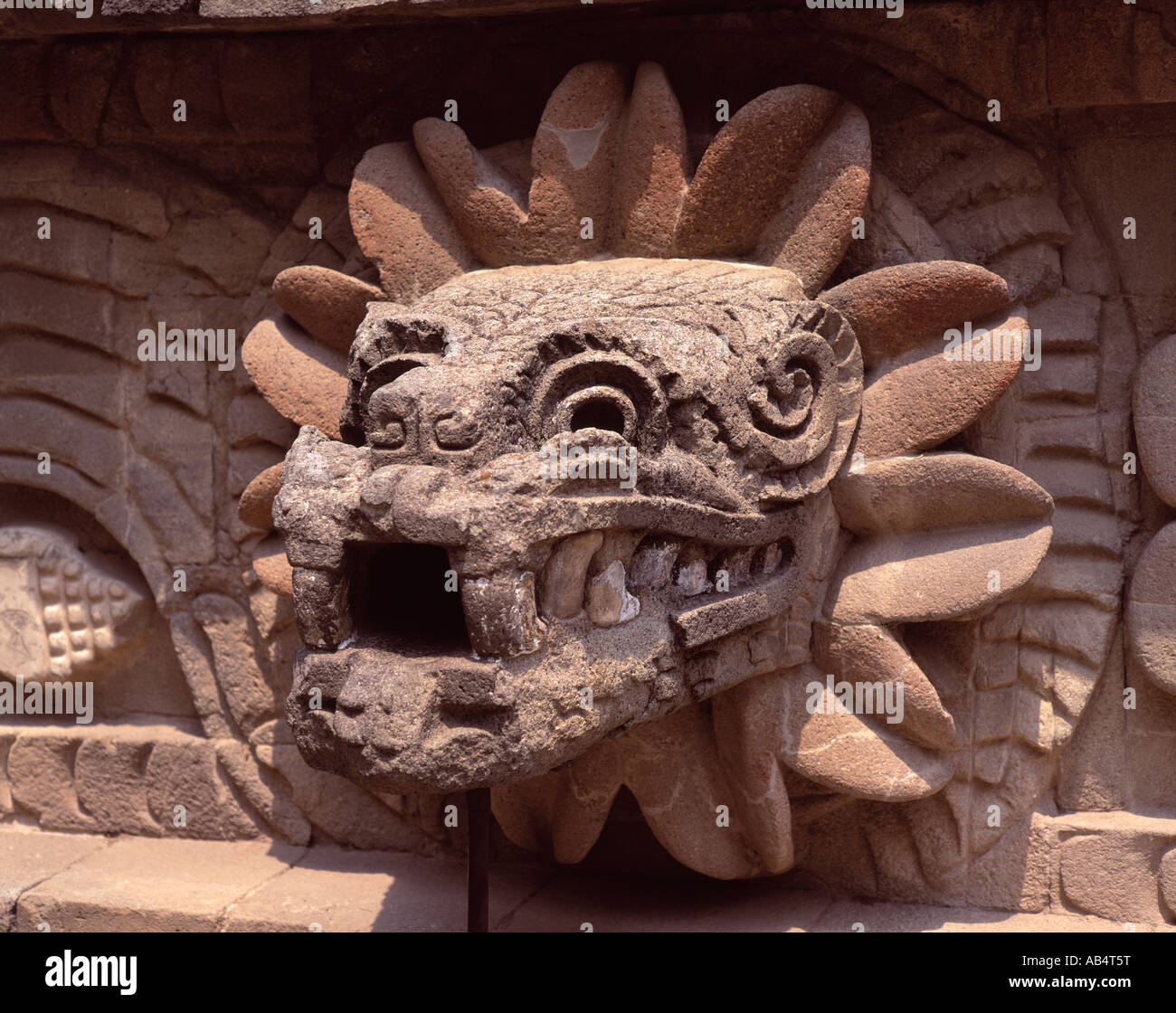 Plumed serpent hires stock photography and images Alamy