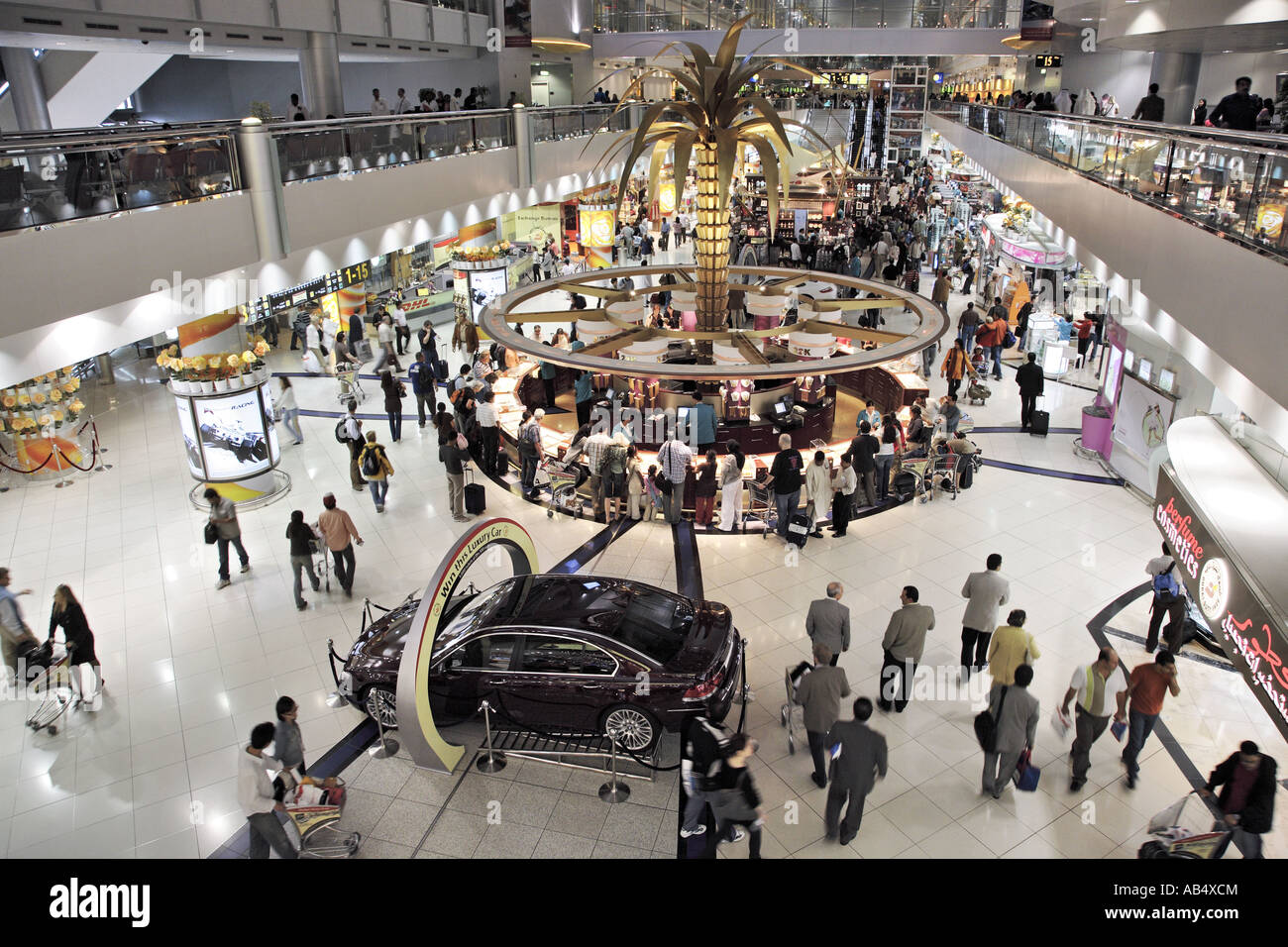 duty free shop in Dubai international airport Stock Photo - Alamy