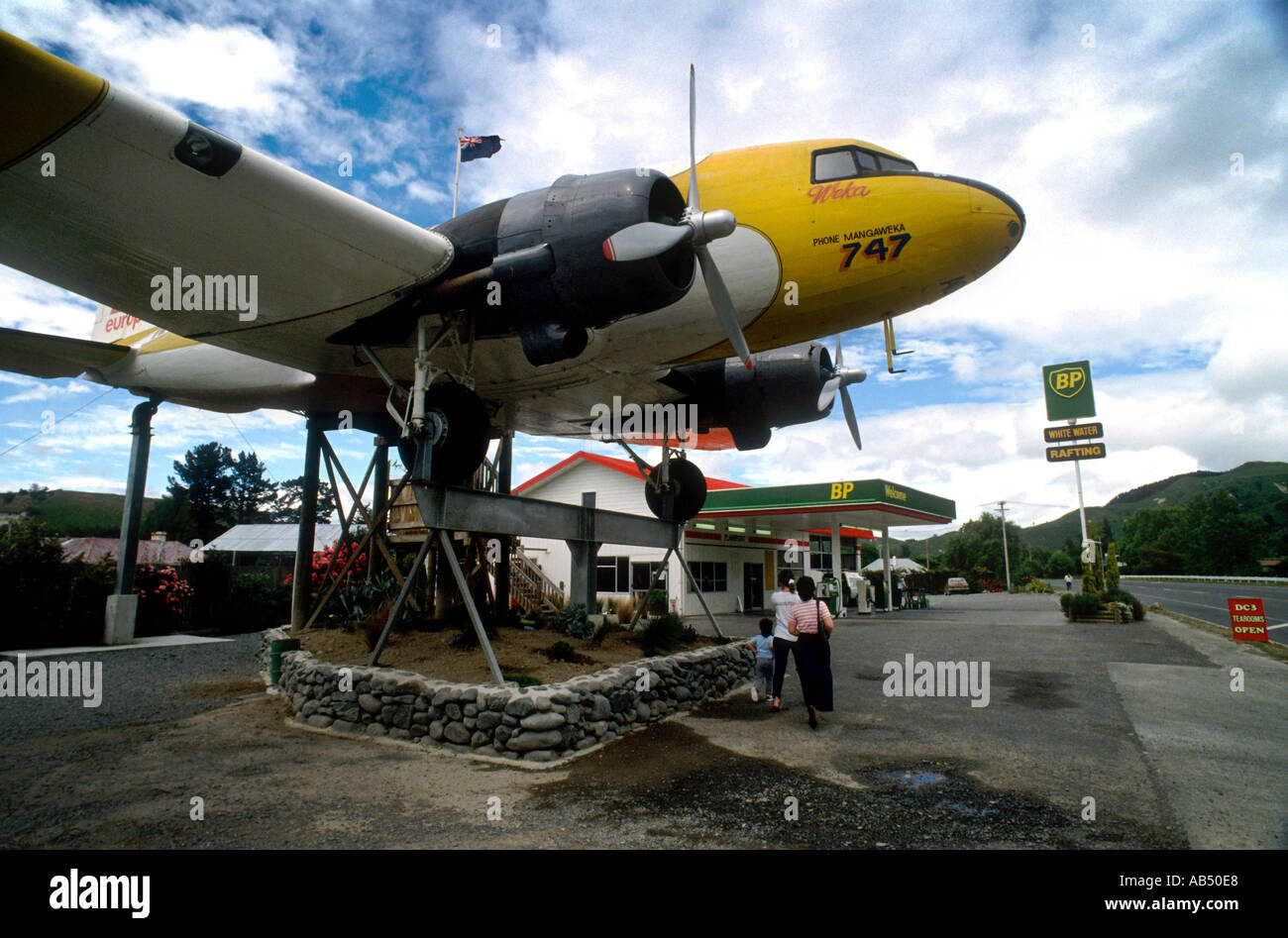 November 1989 North Island New Zealand Low Flying Tea Rooms