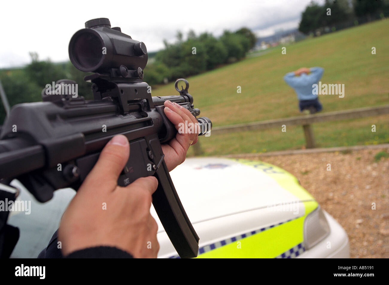 Cop Fast Response Unit Police Armed Response Unit in training Stock Photo - Alamy