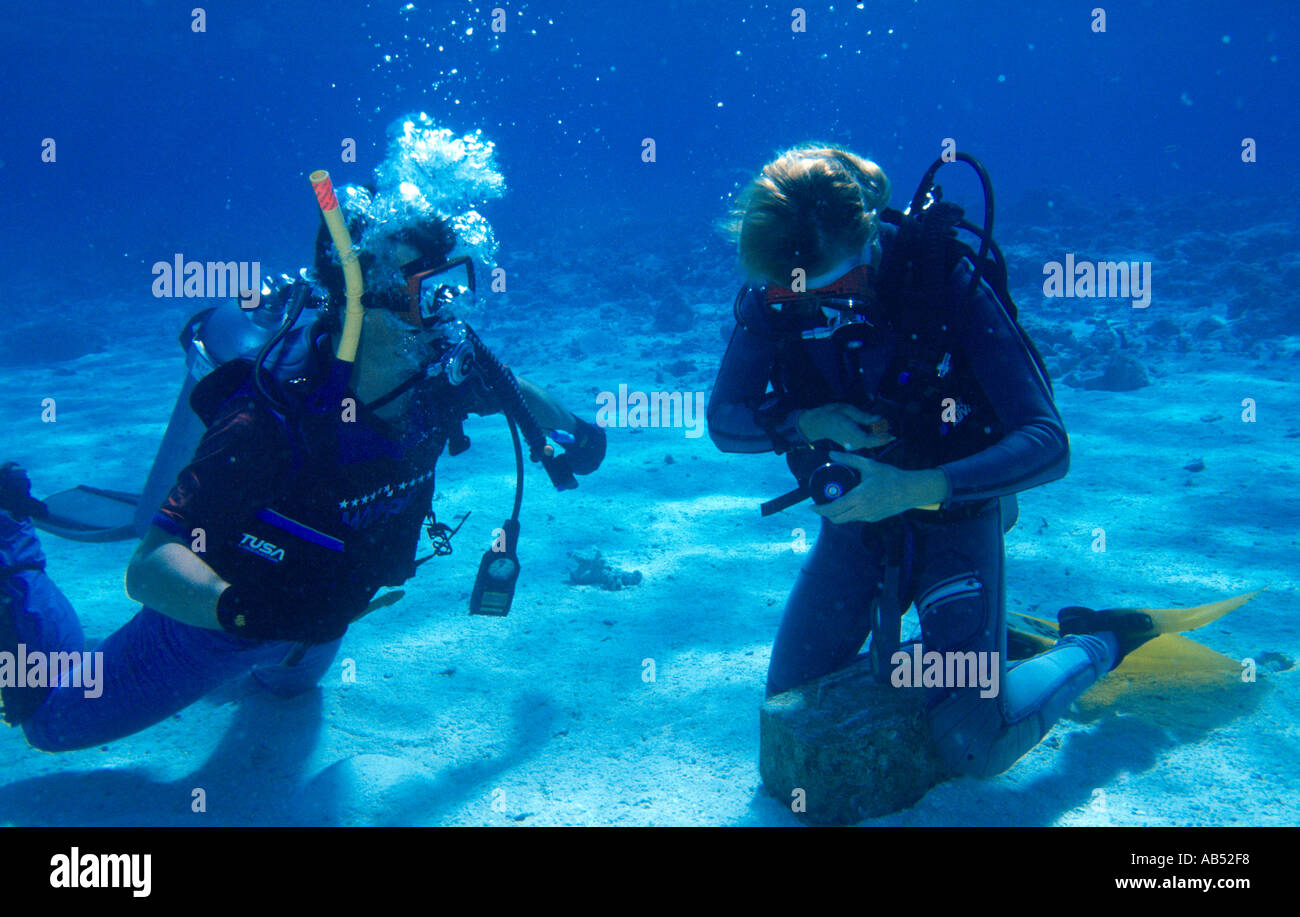 Diving instructor maldives hi-res stock photography and images - Alamy