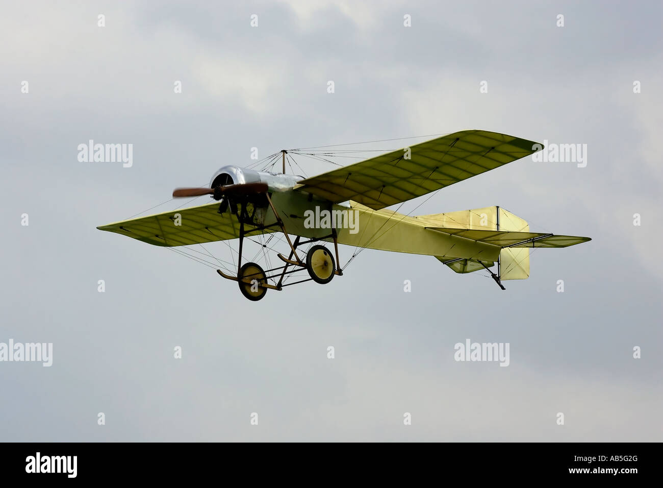 An old edwardian flying machine the 1912 Blackburn The oldest flying ...