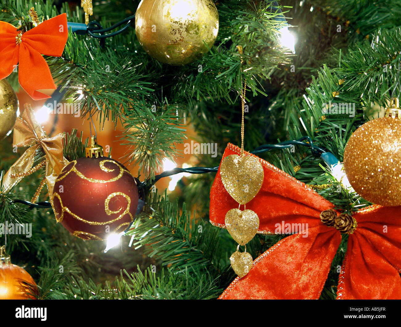 Gold christmas tree hi-res stock photography and images - Alamy