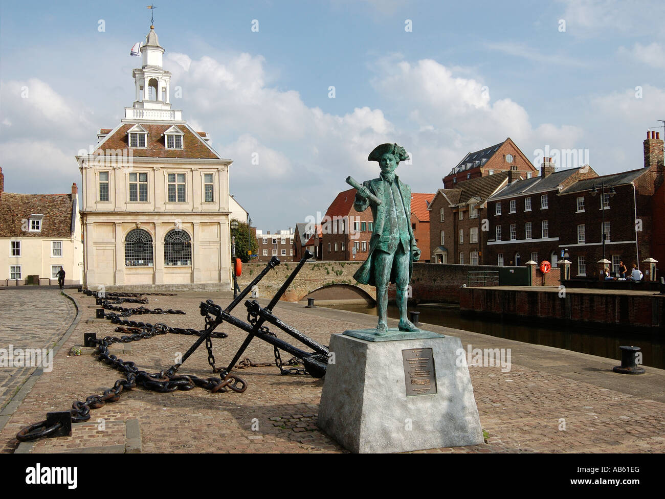 Statue of Captain George Vancouver outside the Custom House in Kings ...
