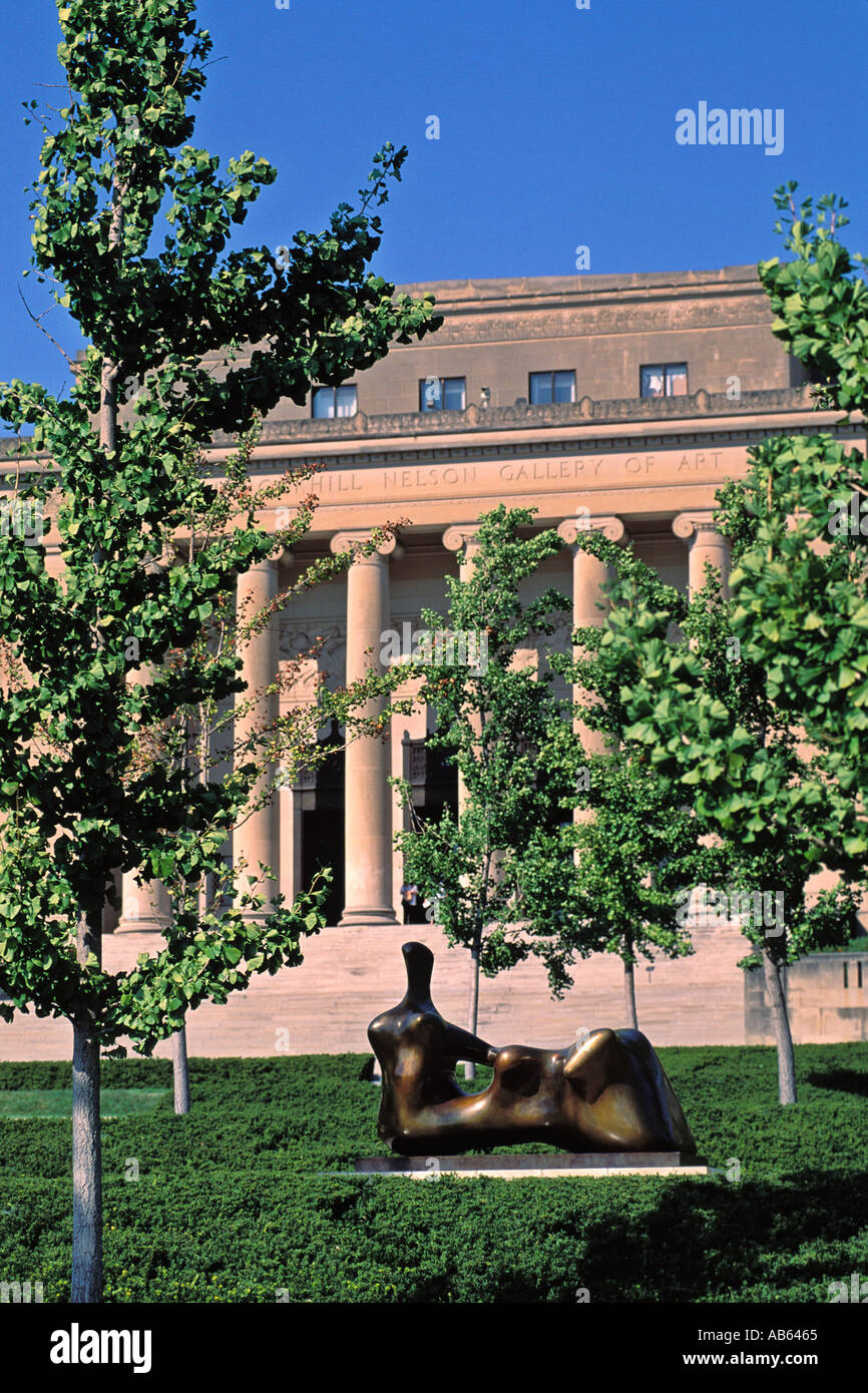 Missouri Kansas City Henry Moore Bronze Sculpture At Nelson Atkins