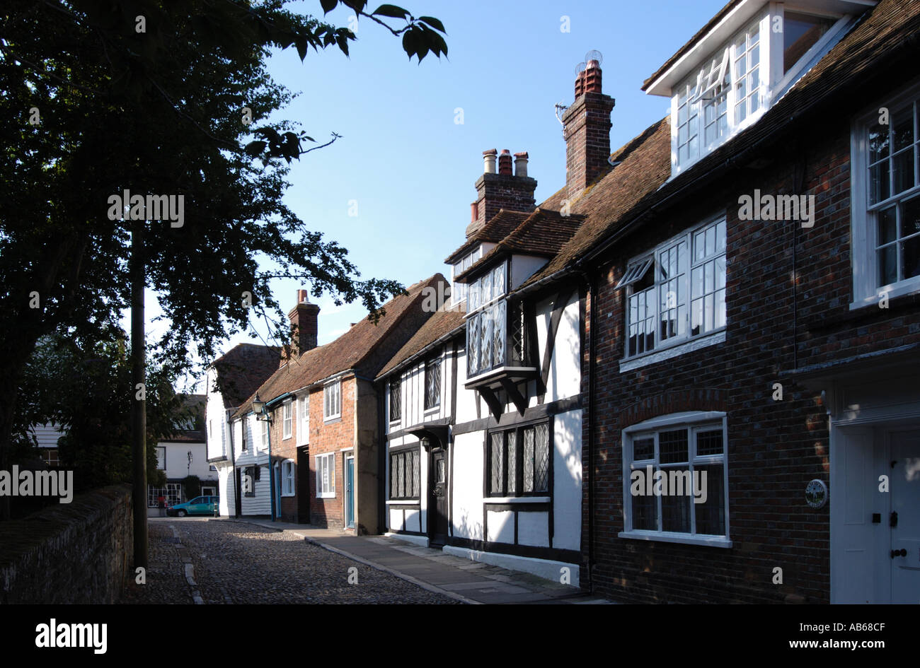 England rye cobbled road medieval hi-res stock photography and images ...