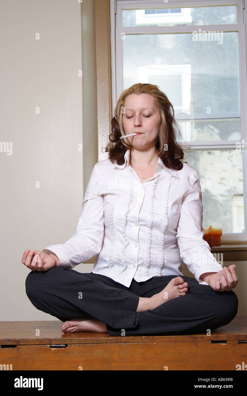 Woman Age 25 35 Practice Yoa With An Addiction To Cigarette Stock Photo Alamy