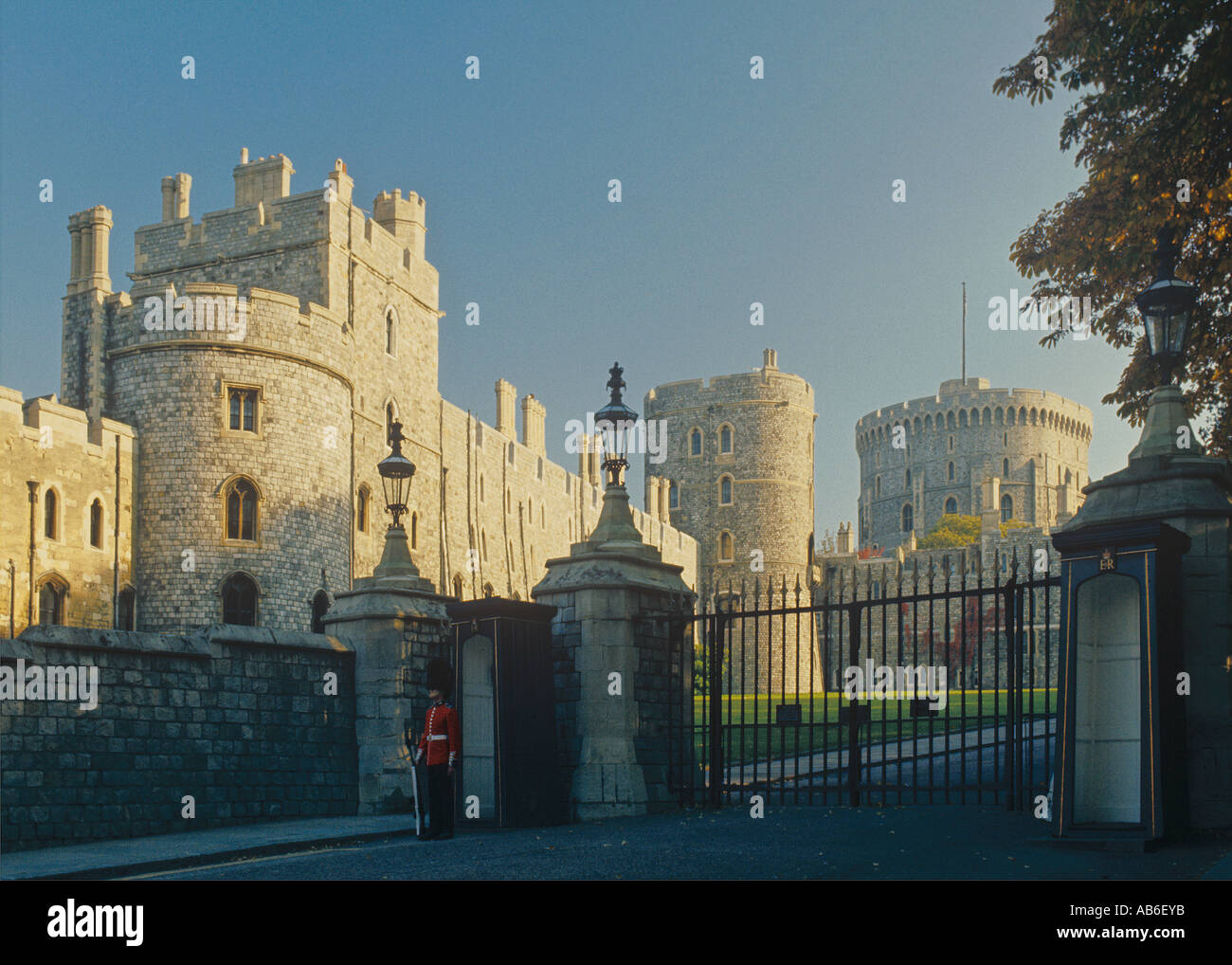 Windsor Castle with ceremonial guard at the gate Berkshire Stock Photo
