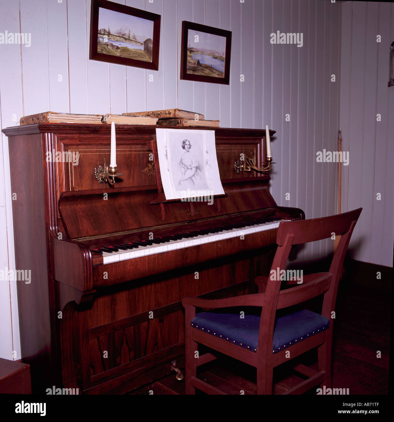 Antique upright piano antique hi-res stock photography and images - Alamy