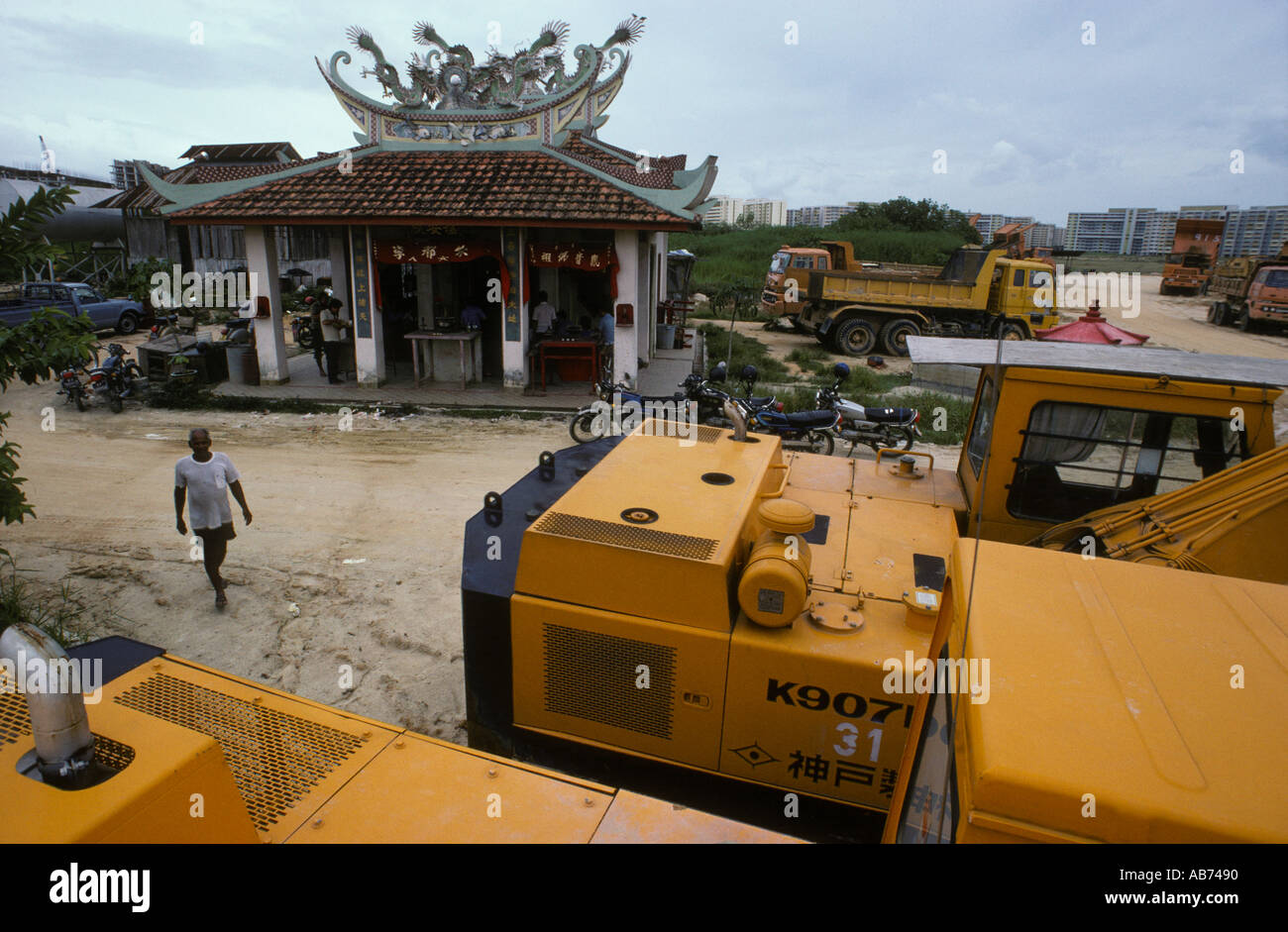 Land reclamation Singapore A work shop cafe site. Driver going back to  work.1Circa September 1983 1980s HOMER SYKES Stock Photo