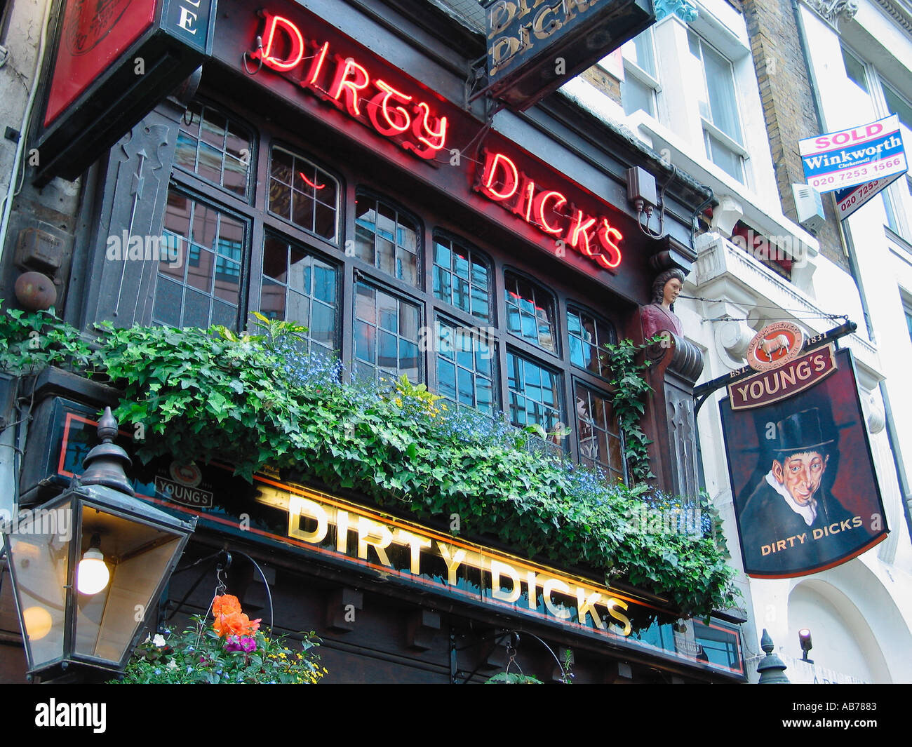 Dirty Dicks, London Pubs and Bar Signs, Bishopsgate, Spitalfields, London, United Kingdom Stock Photo
