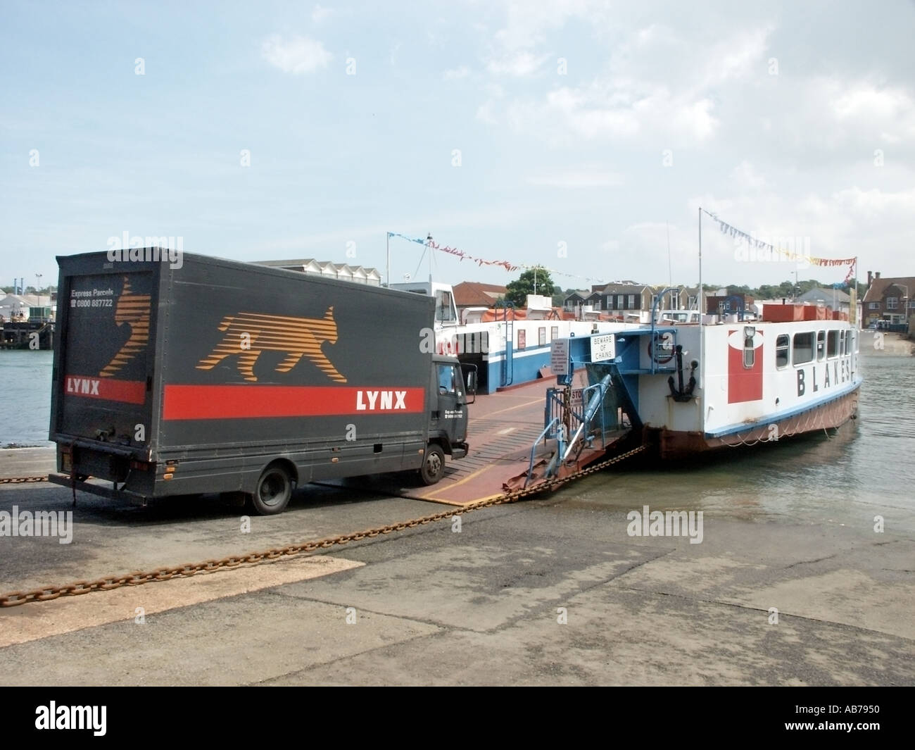 East and West Cowes Isle of Wight chain ferry Stock Photo Alamy