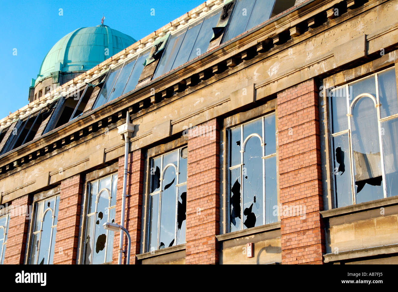 Newport art college derelict vandalised hi-res stock photography and ...