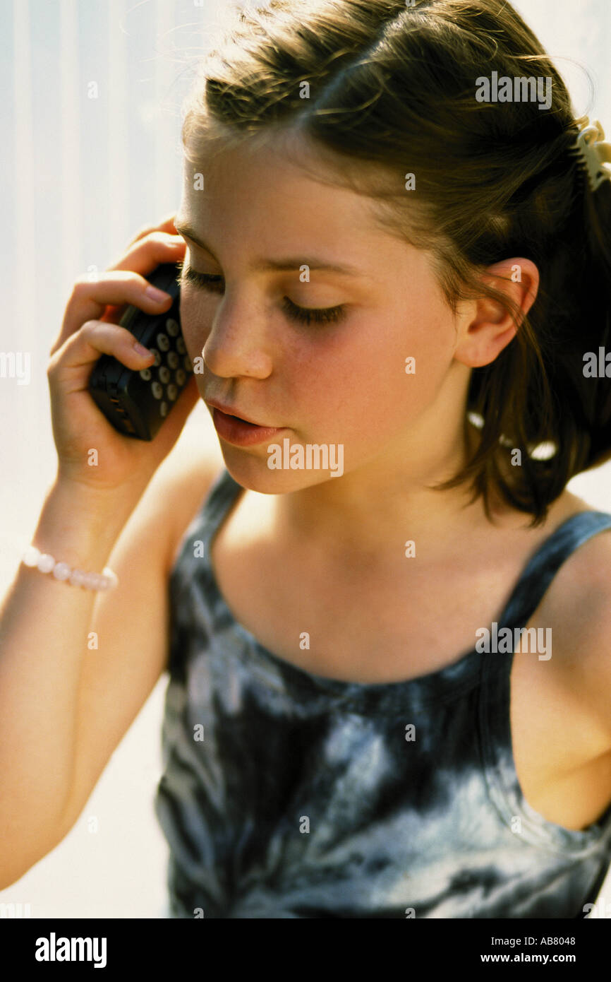 Girl on mobile phone hi-res stock photography and images - Alamy