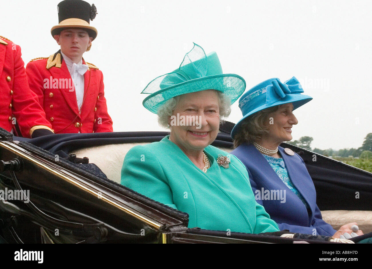 Archive photo of HRH Queen Elizabeth II wearing a turquoise outfit arriving at York Racecourse in a horse-drawn carriage. Stock Photo