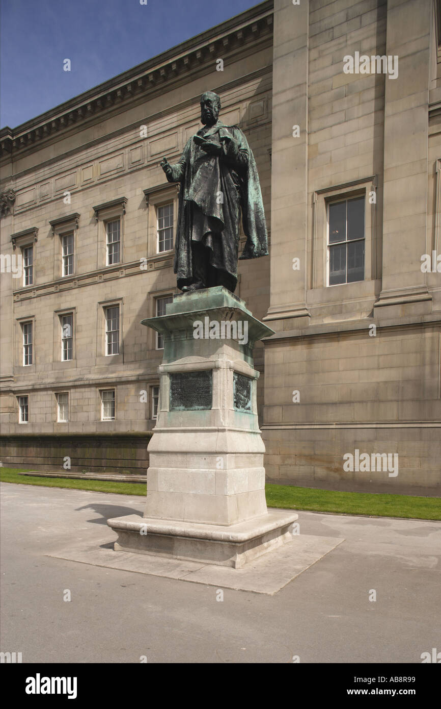 Statue of William Rathbone in Liverpool UK Stock Photo Alamy