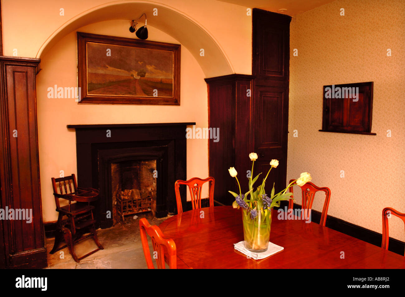 A Traditional Dining Room Uk With Regency Styled Ribbon Back Chairs Stock Photo Alamy