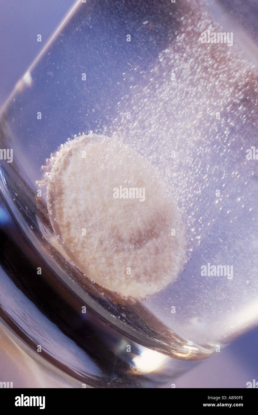 Effervescent tablet hi-res stock photography and images - Alamy
