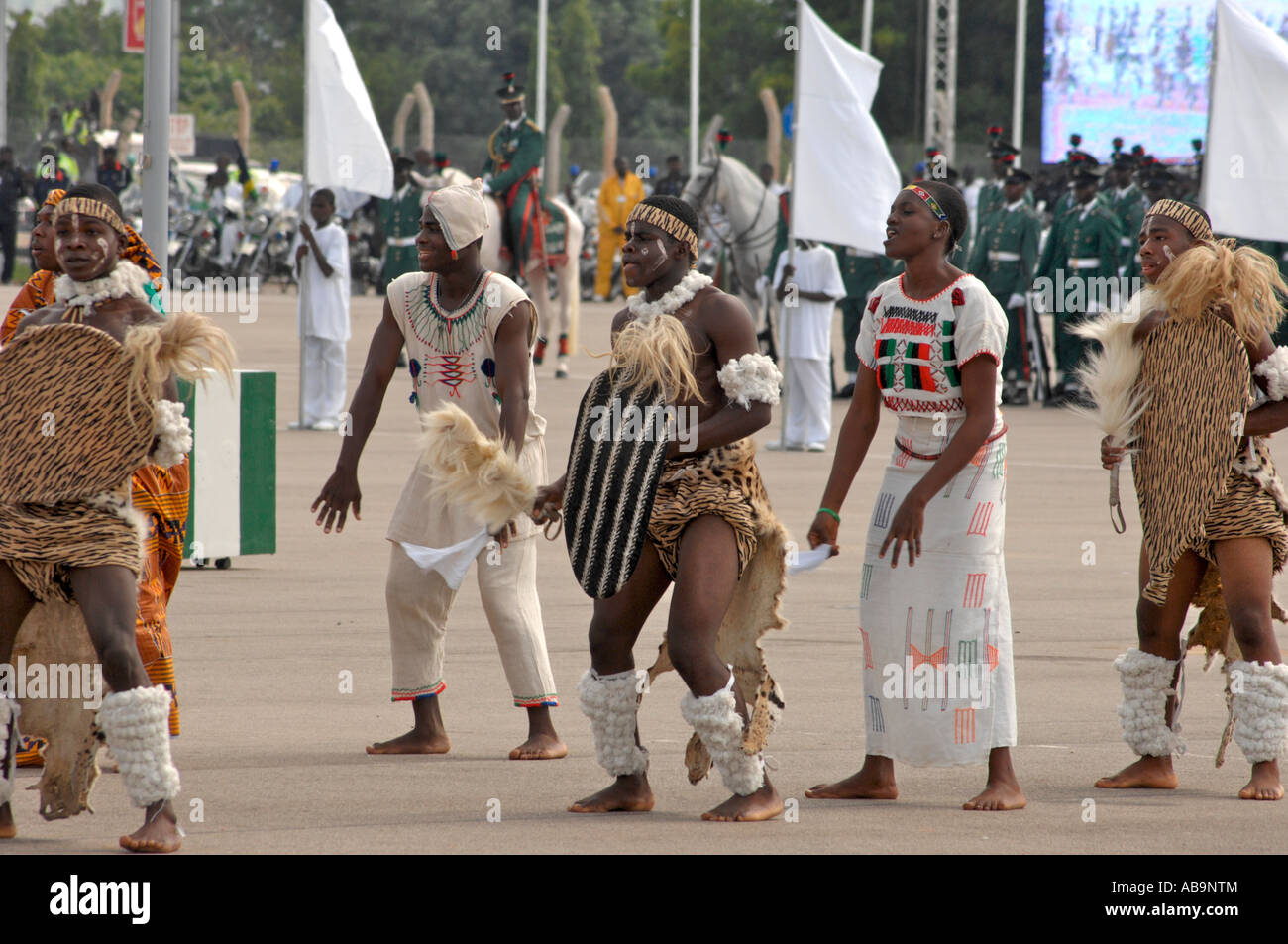 Nigerian traditional dancers Stock Photo - Alamy