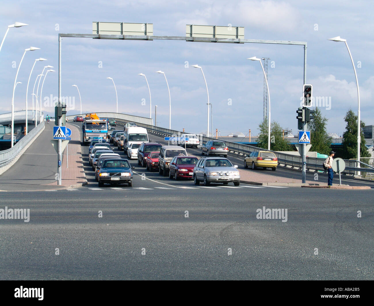 Cars stopped on traffic lights hi-res stock photography and images - Alamy