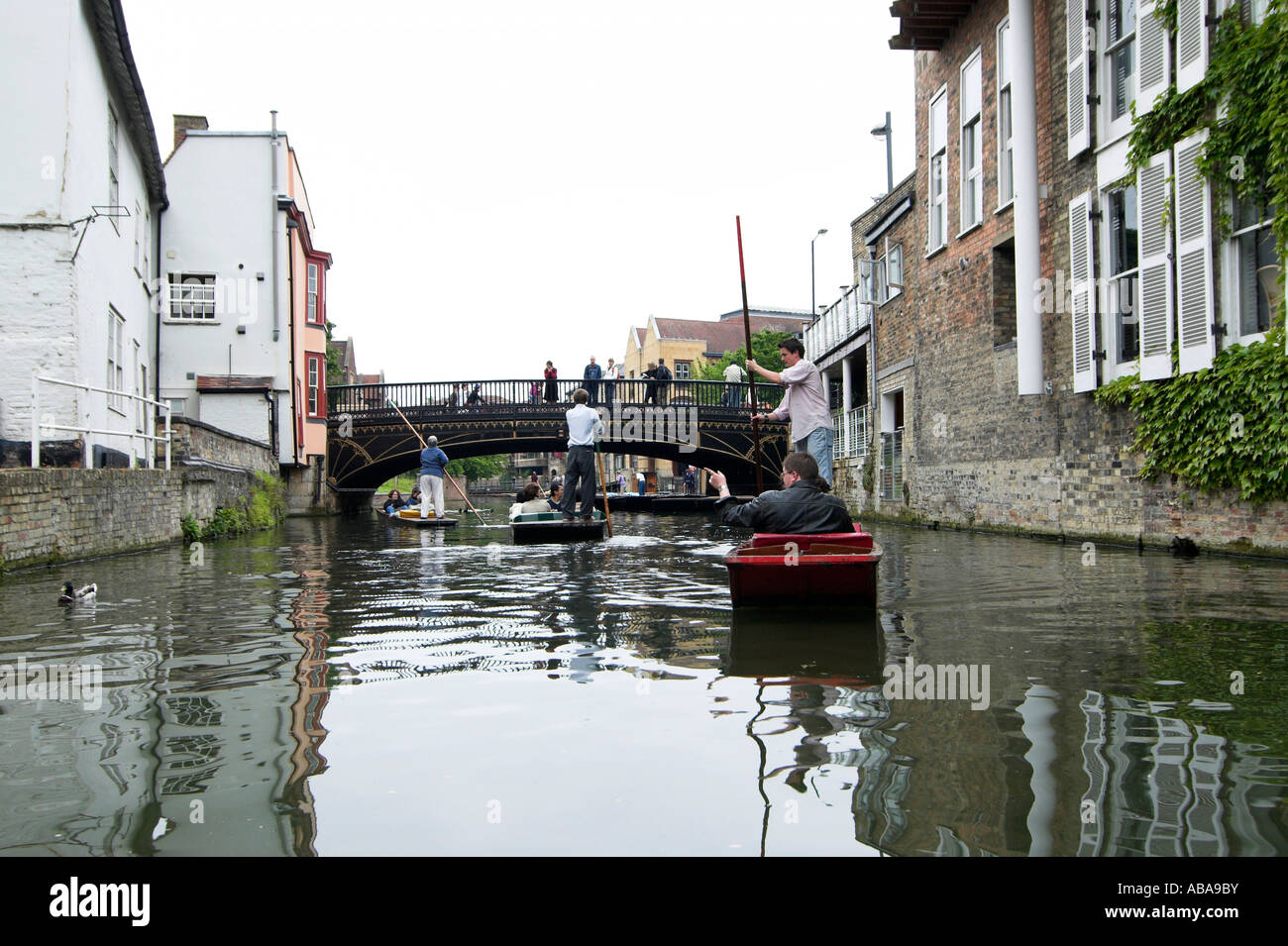 Punting on the river cam in Cambridge with Magdalene Bridge in the background Stock Photo