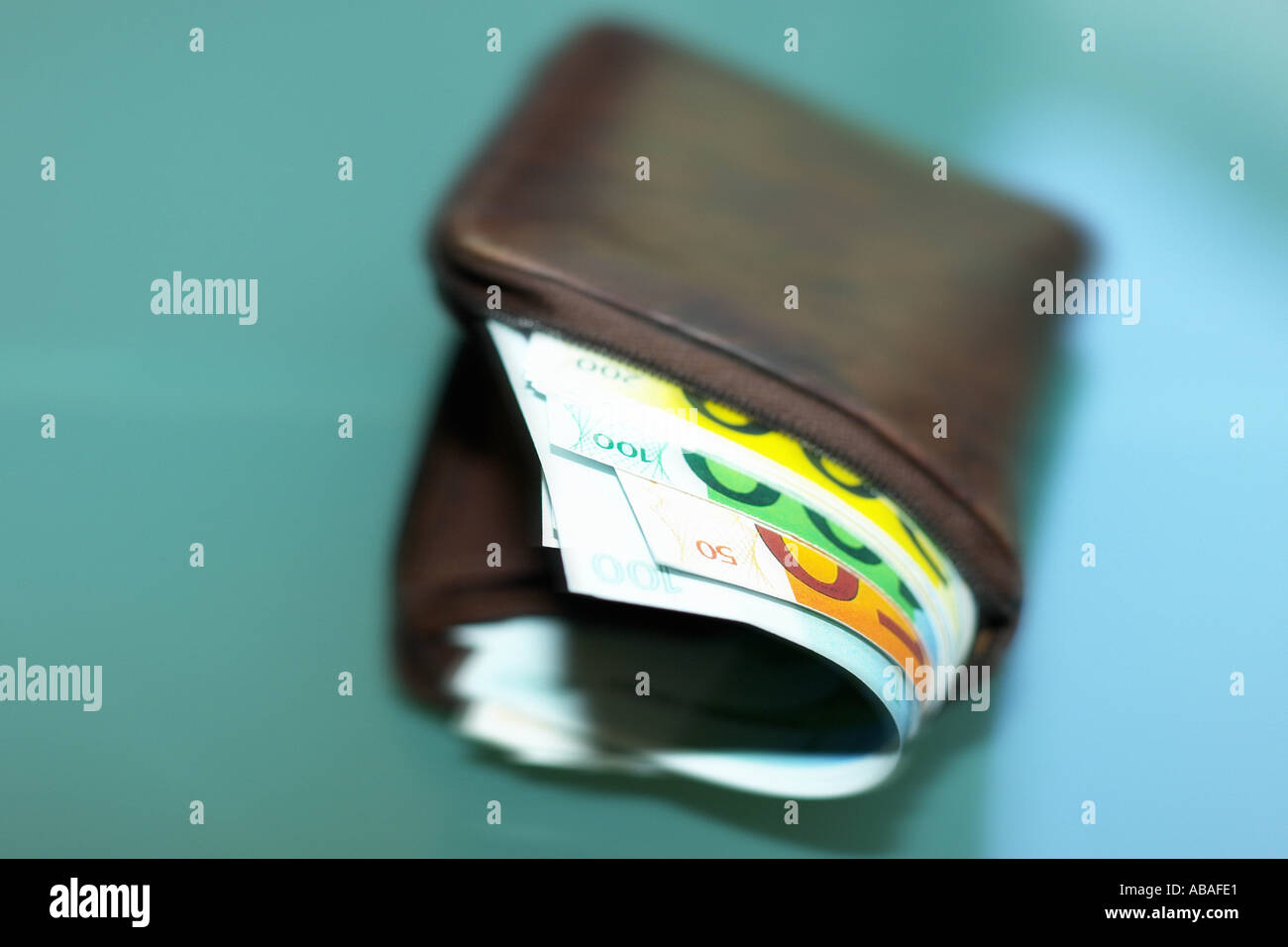 Wallet full of money Stock Photo - Alamy