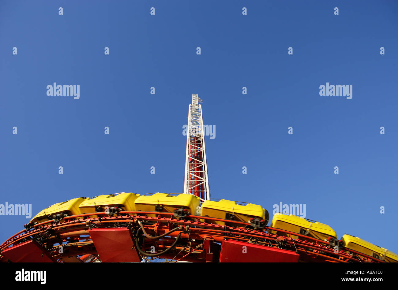 Thrill ride Big Shot on top of the Las Vegas Stratosphere tower (1149 ft/350m), the tallest freestanding observation tower of the US Stock Photo - Alamy