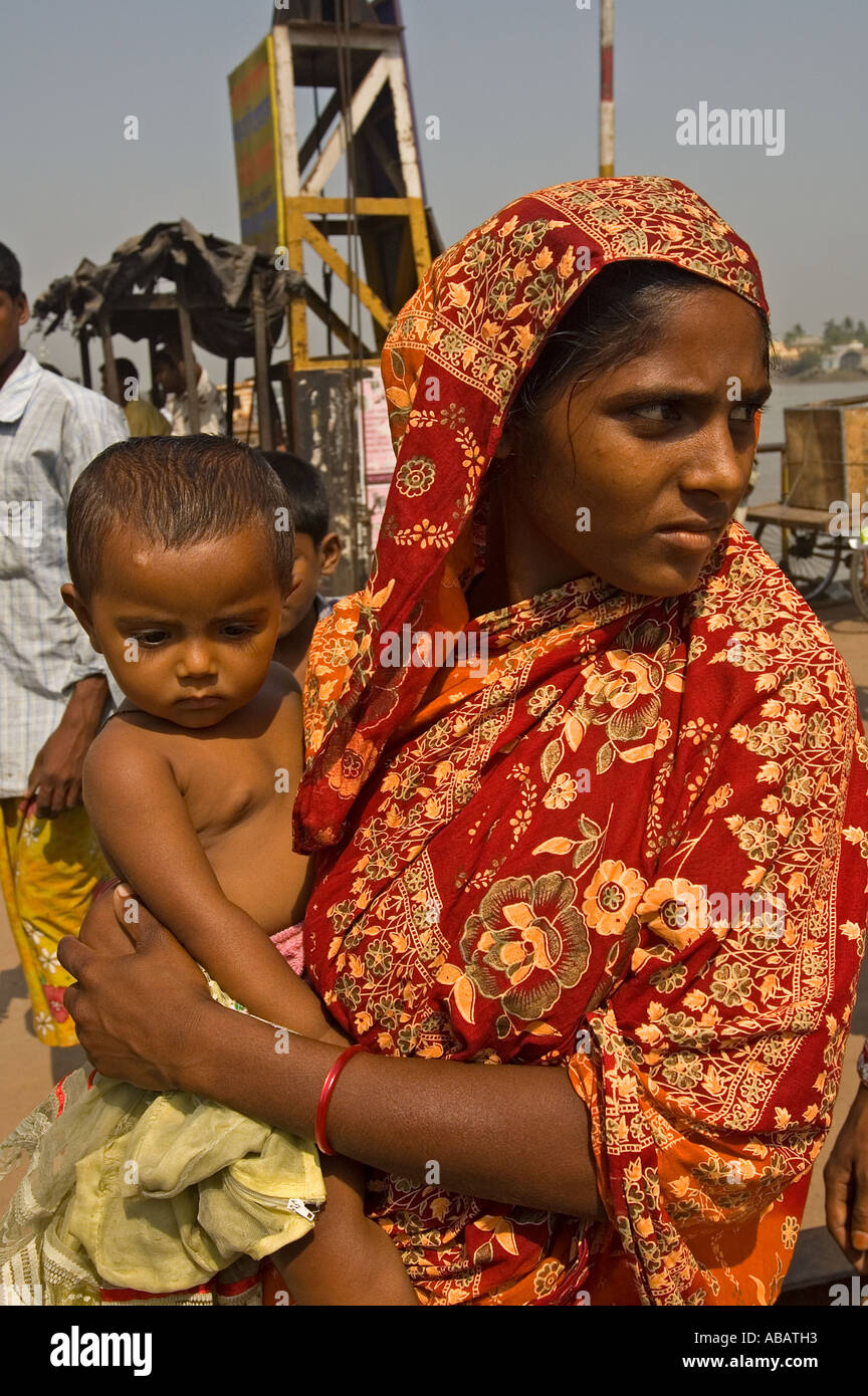Bangladeshi woman and baby , Khulna Stock Photo Alamy