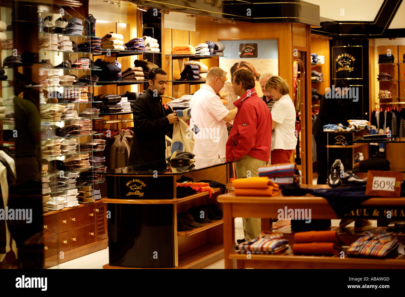 Mens retailer hi-res stock photography and images - Alamy