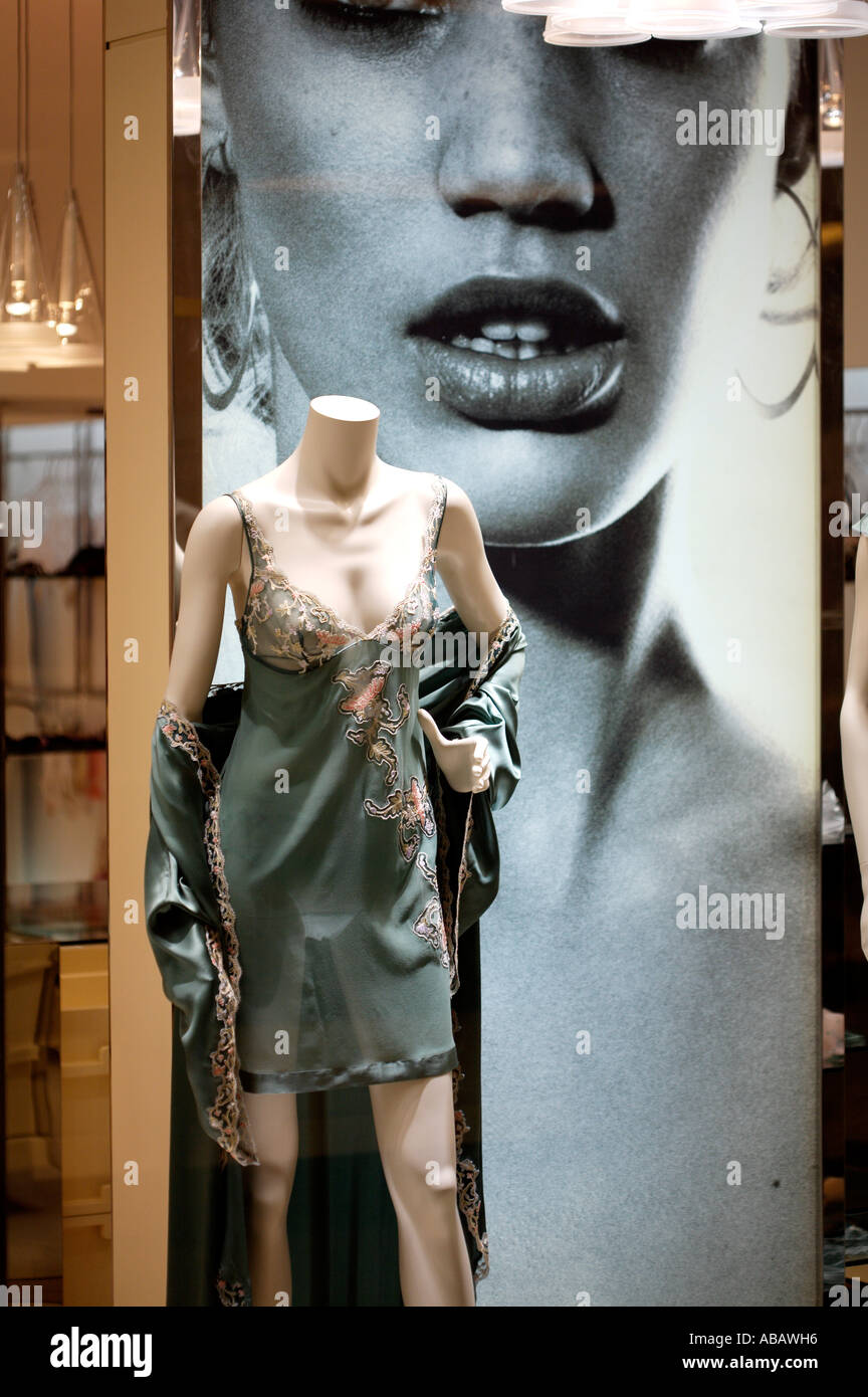 Dubai, Retail Mannequin Stock Photo Alamy