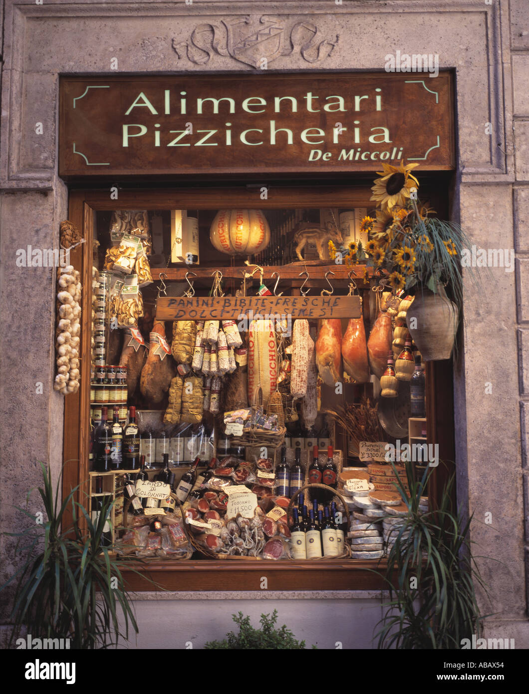 ITALY TUSCANY SHOP WINDOW ALIMENTARI PIZZICHERIA SIENA Stock Photo