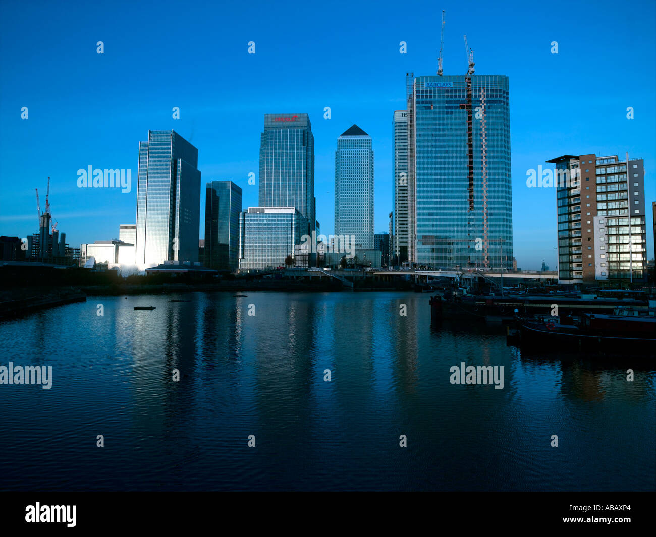 Canary wharf docklands skyline hi-res stock photography and images - Alamy