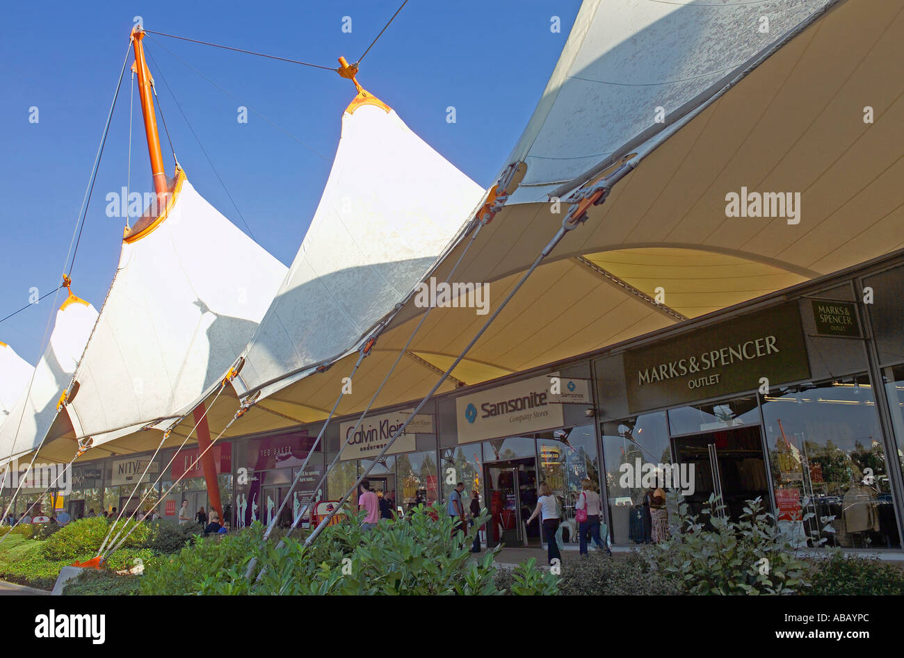 Mcarthur Glen Factory Stock Photo Alamy