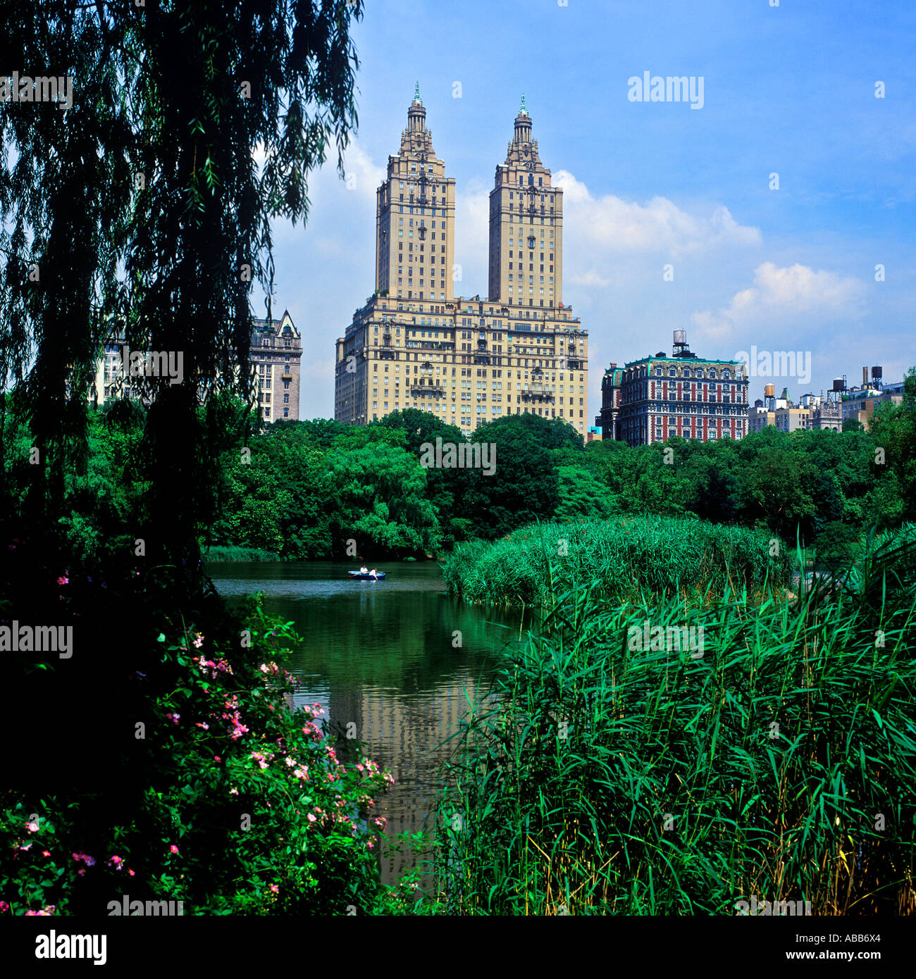 LOOOKING TOWARDS JOHN LENNONS APARTMENT FROM CENTRAL PARK NEW YORK Stock Photo Alamy