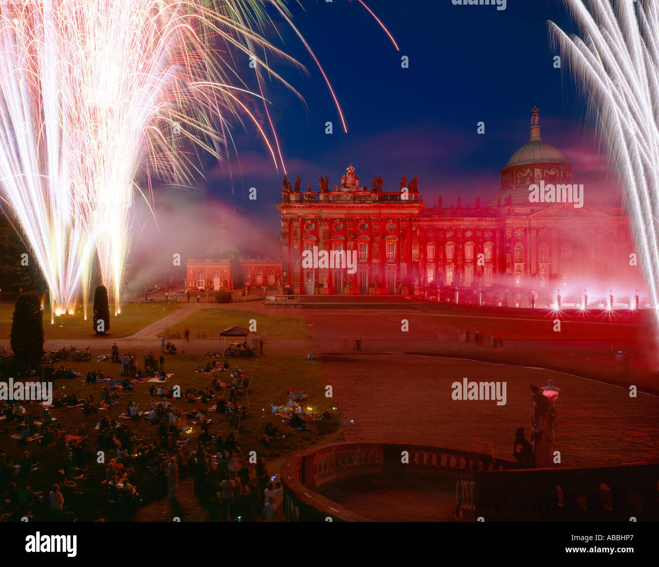 Neues Palais, Sans Souci ,Feuerwerk Feuerwerk fireworks during classic music weeks 2005 Stock Photo