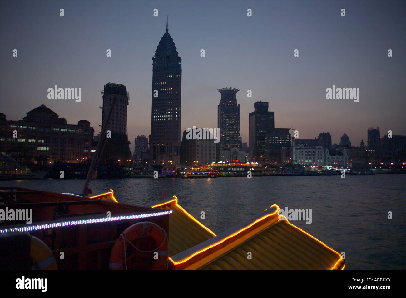 Shanghai bund skyline night hi-res stock photography and images - Alamy